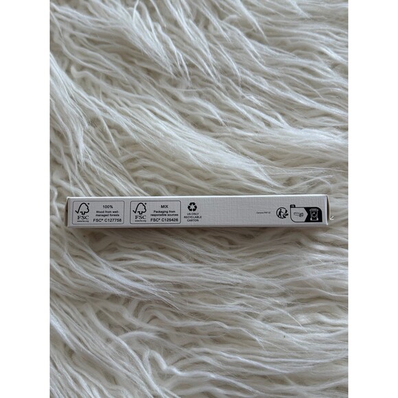 Rare Beauty Stay Vulnerable All-Over Eyeshadow Brush - Picture 8 of 10